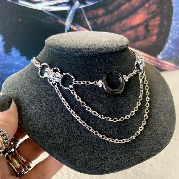 Handmade maille choker & Black crecent moon lunula horns charm goth necklace - Picture 6 of 15